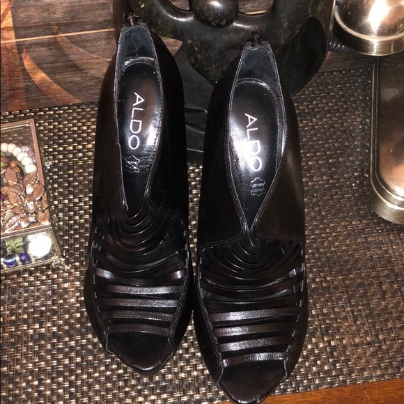 Comfy, Sexy dress up or down heels - Picture 4 of 7